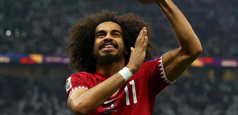 Jugador de Qatar celebrando en el estadio