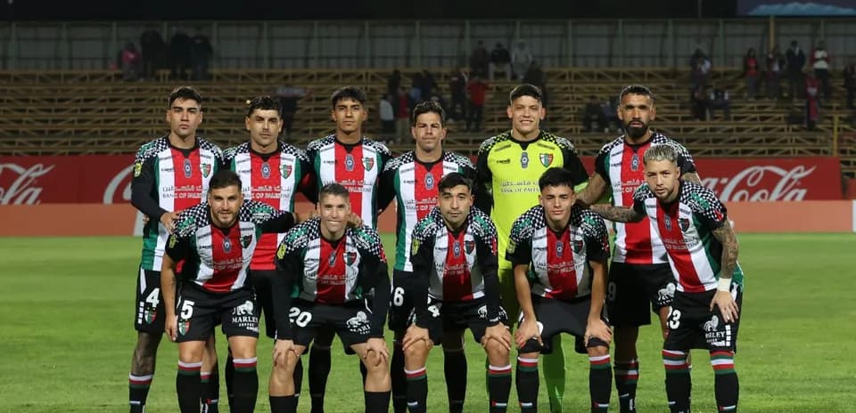 Equipo de Palestino posando para la foto