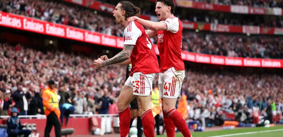 Jugadores de Arsenal celebrando un gol en el estadio