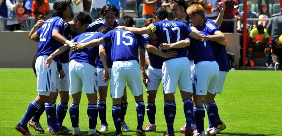 Jugadores de Japón en una reunión antes del partido