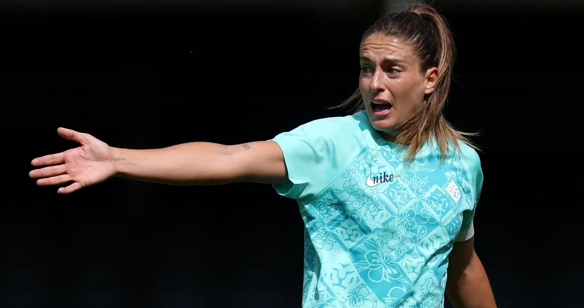 Jugadora señalando durante sesión de entrenamiento