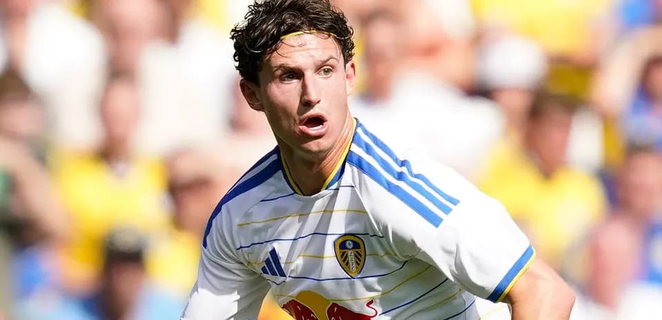 Jugador de Leeds United en acción durante un partido
