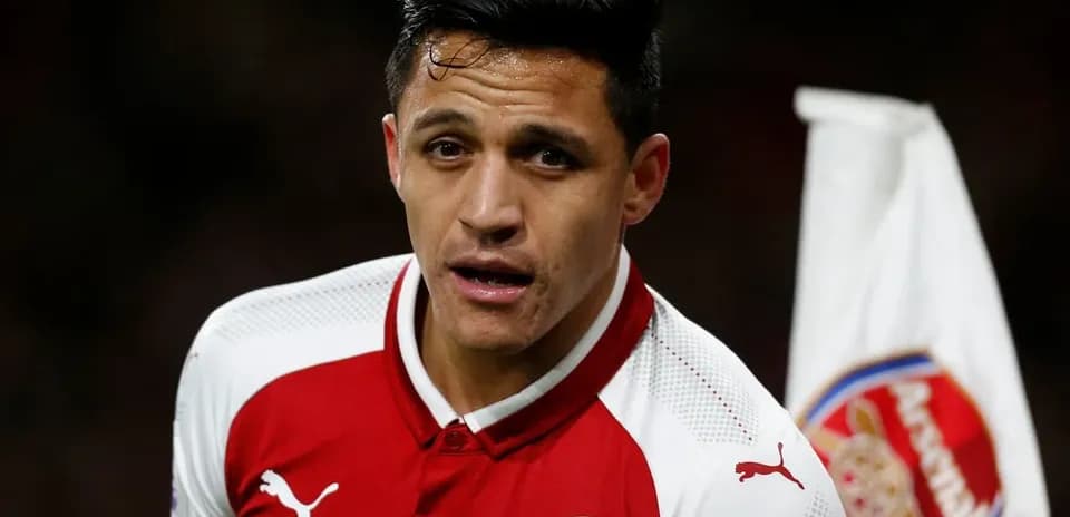 Jugador de Arsenal en el campo durante un partido