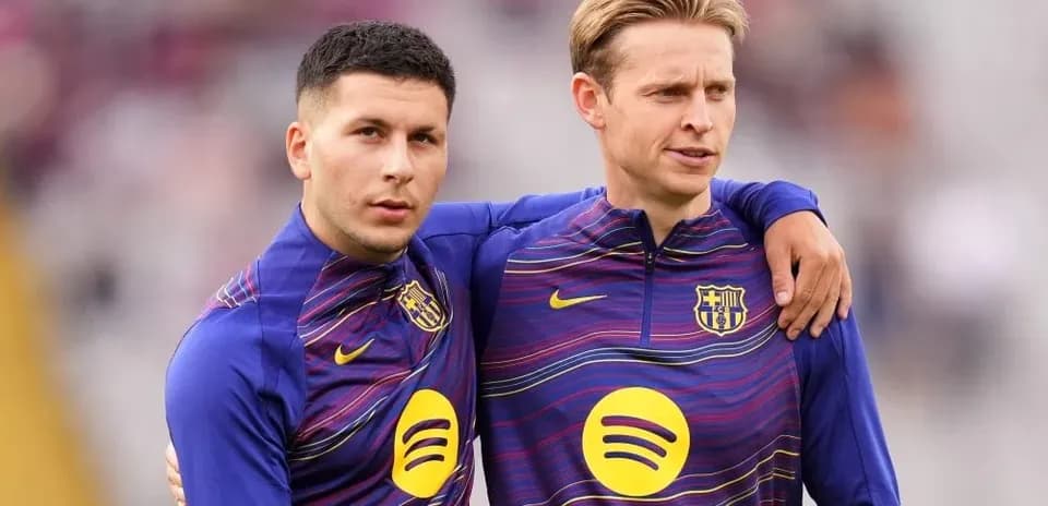 Dos jugadores de Barcelona posando antes del partido