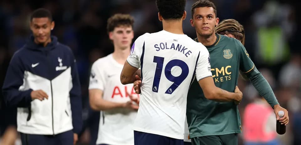 Jugadores de Tottenham y Everton tras el partido