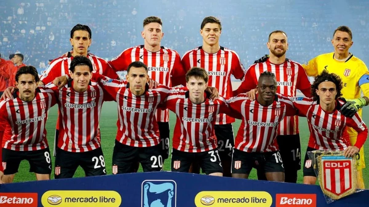 Equipo de Estudiantes L.P. posando para foto