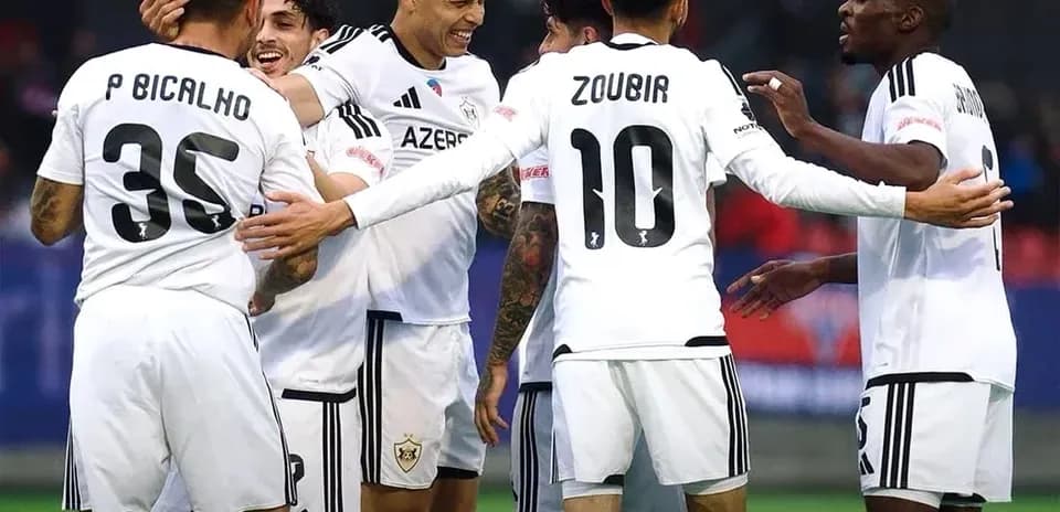 Jugadores del Qarabag celebrando un gol