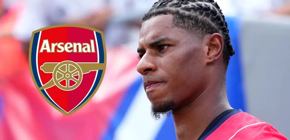 Jugador de Arsenal con trenzas en el rostro