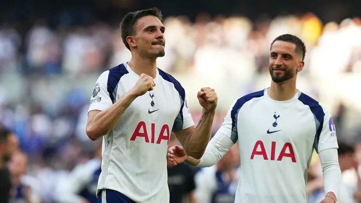 Jugadores de Tottenham celebrando en el partido
