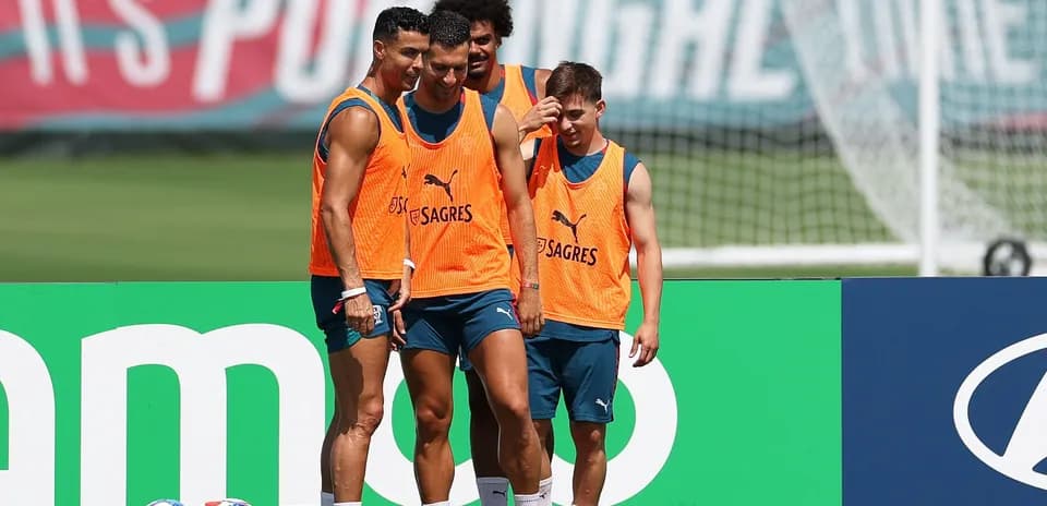 Jugadores entrenando juntos en sesión de práctica