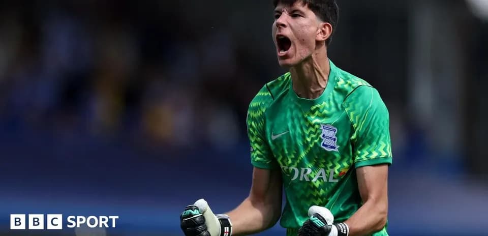 Portero de Birmingham City celebrando una parada