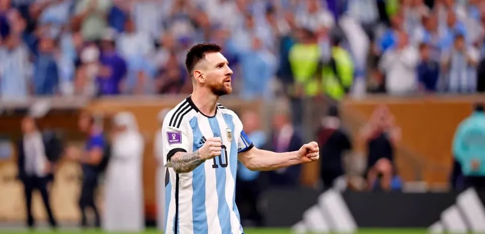 Lionel Messi celebrando en un partido con Argentina