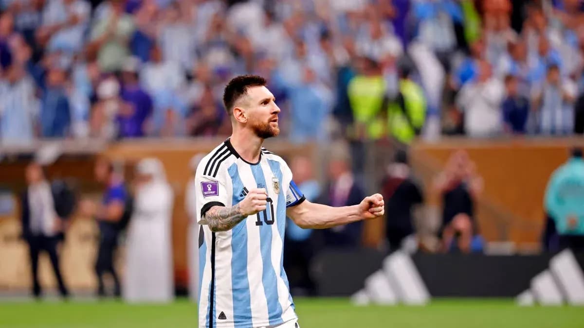 Lionel Messi celebrando en un partido con Argentina