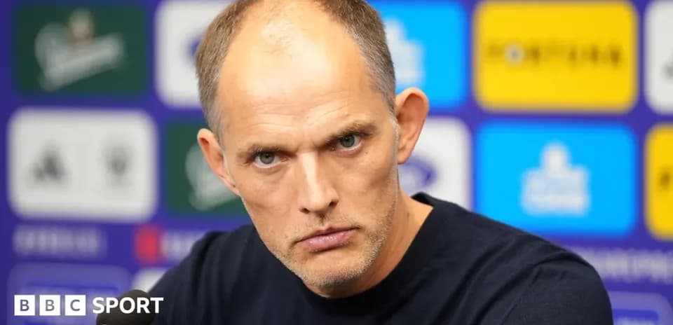 Entrenador en conferencia de prensa