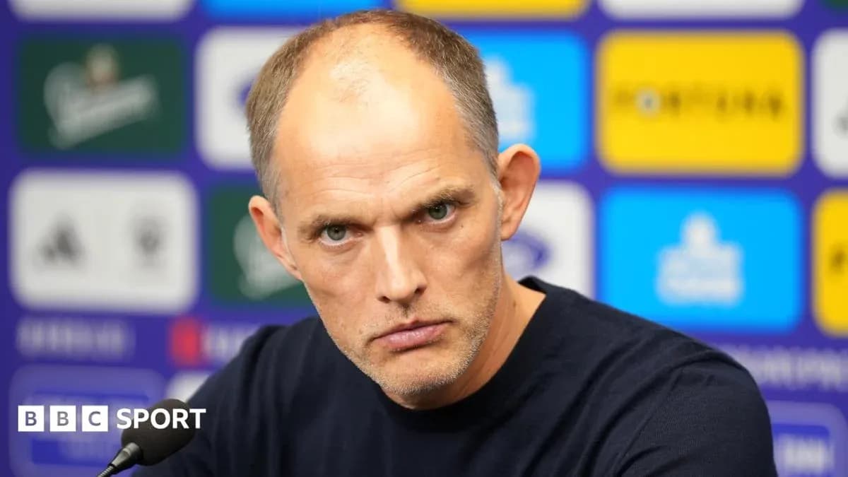 Entrenador en conferencia de prensa