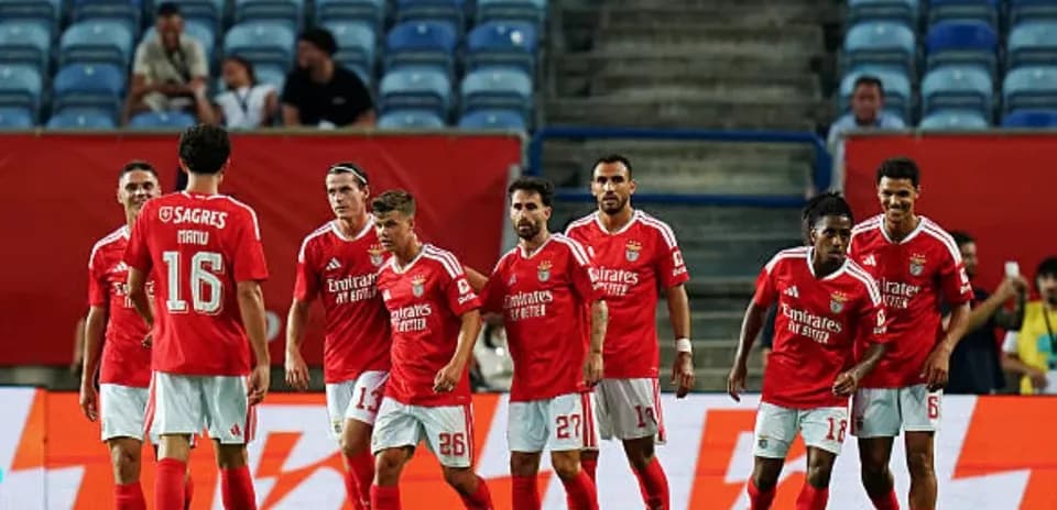 Jugadores de Benfica celebrando un gol