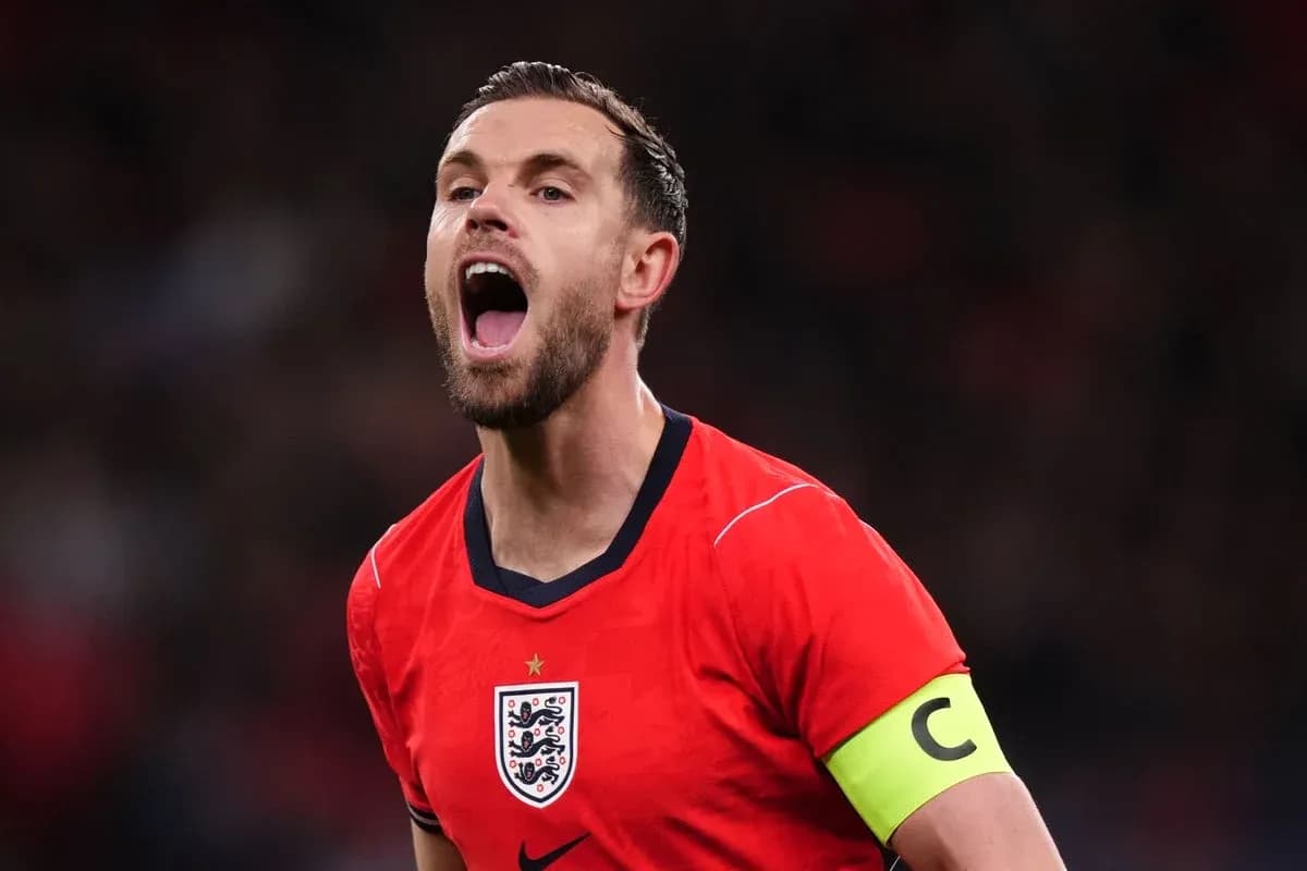 Jugador de Inglaterra gritando durante el partido