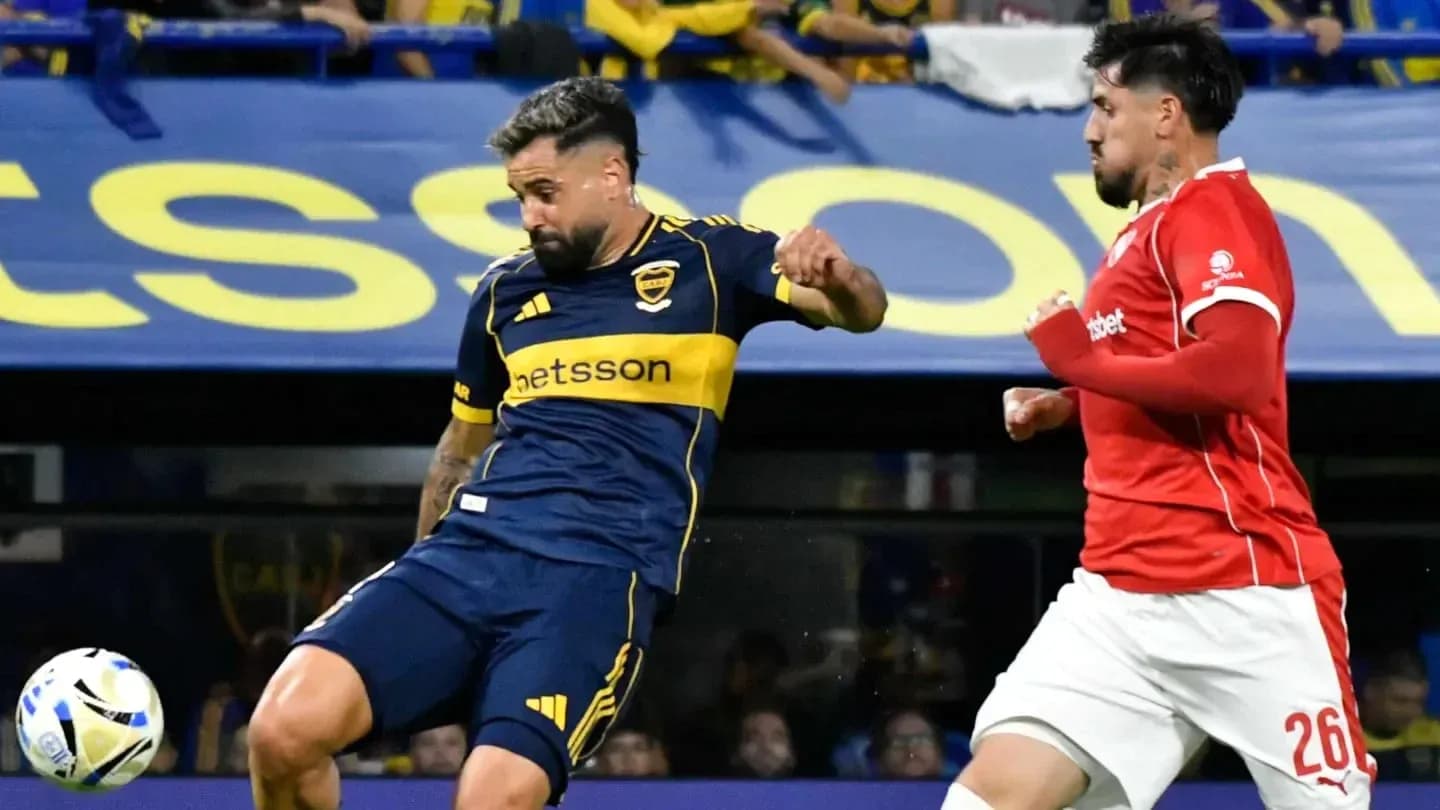 Jugador de Boca Juniors en acción contra Independiente
