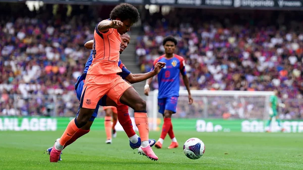 Jugador de Barcelona en acción durante el partido