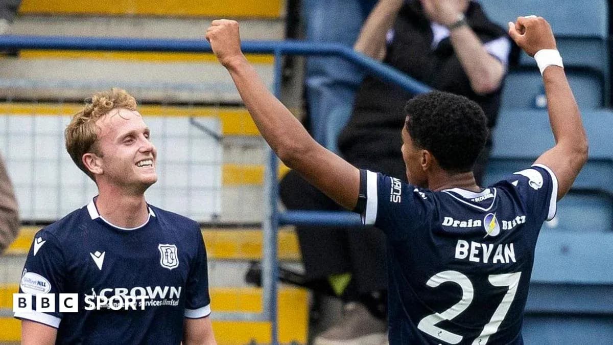 Jugadores de Dundee celebrando un gol en el estadio