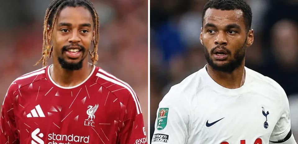 Jugadores de Liverpool y Tottenham en uniforme de partido