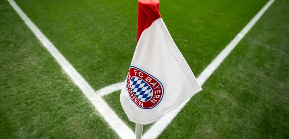 Bandera de esquina del FC Bayern Múnich en el campo