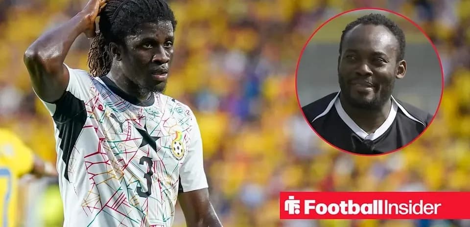 Jugador de Ghana en partido, fondo de estadio lleno
