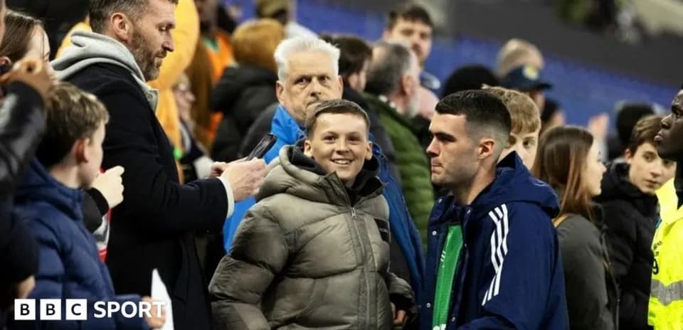 Espectadores en el estadio después del partido