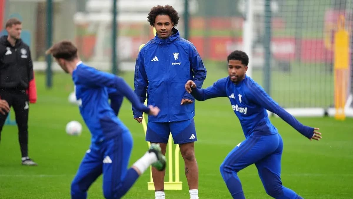 Jugadores entrenando en el campo durante sesión