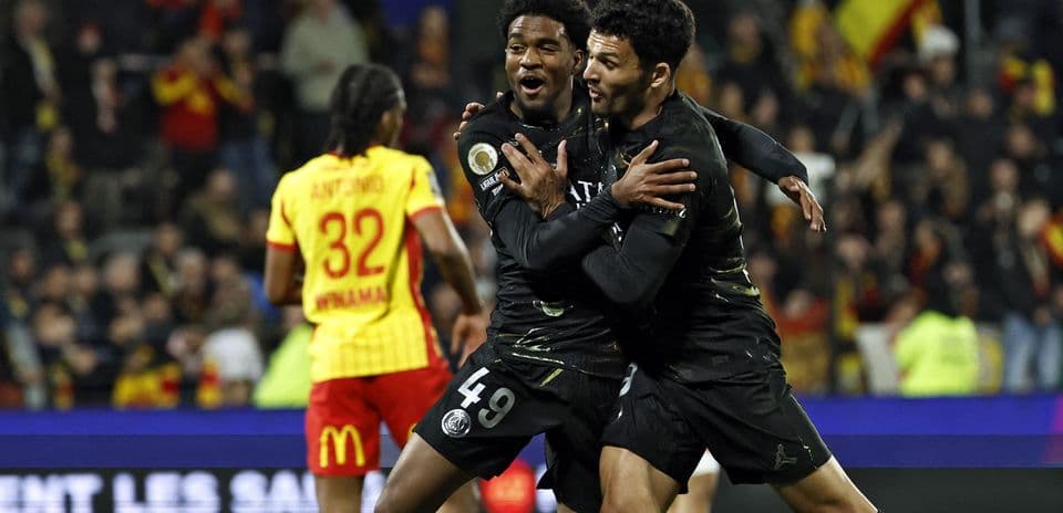 Jugadores de PSG celebrando un gol en el partido