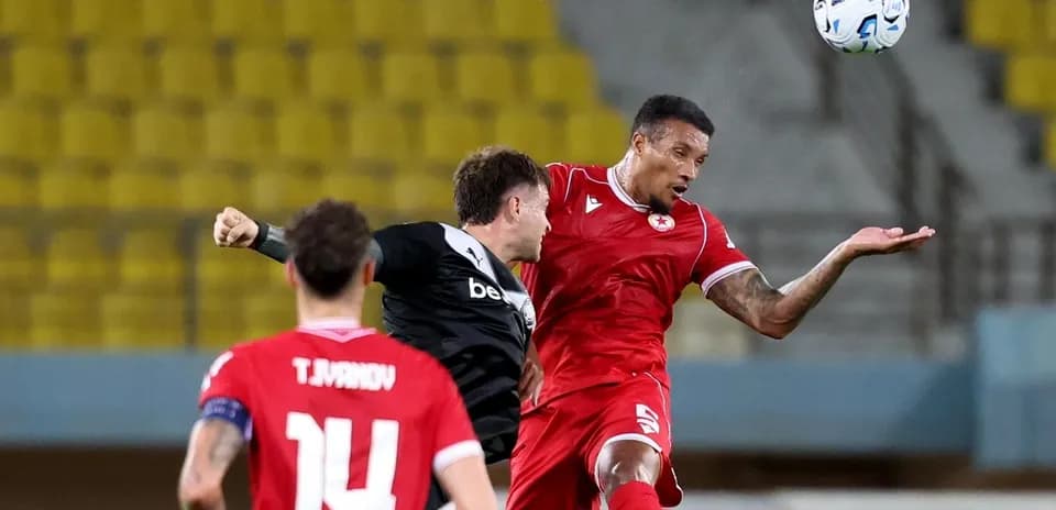 Jugadores de CSKA Sofia en acción durante el partido