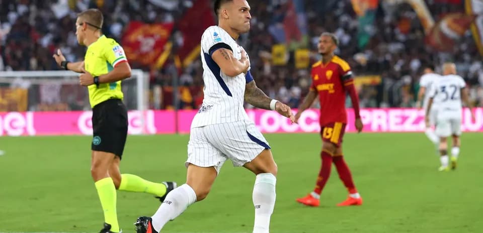Lautaro Martínez celebrando un gol en el partido