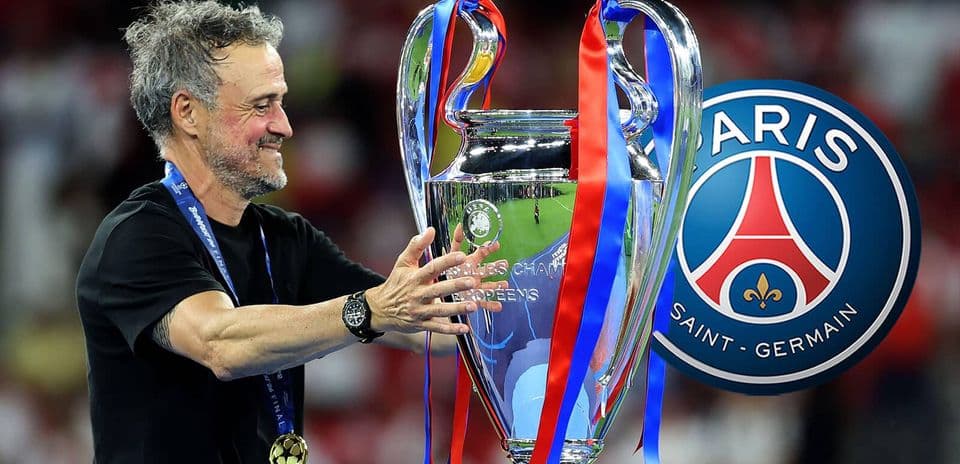 Entrenador de PSG celebrando con la Champions League