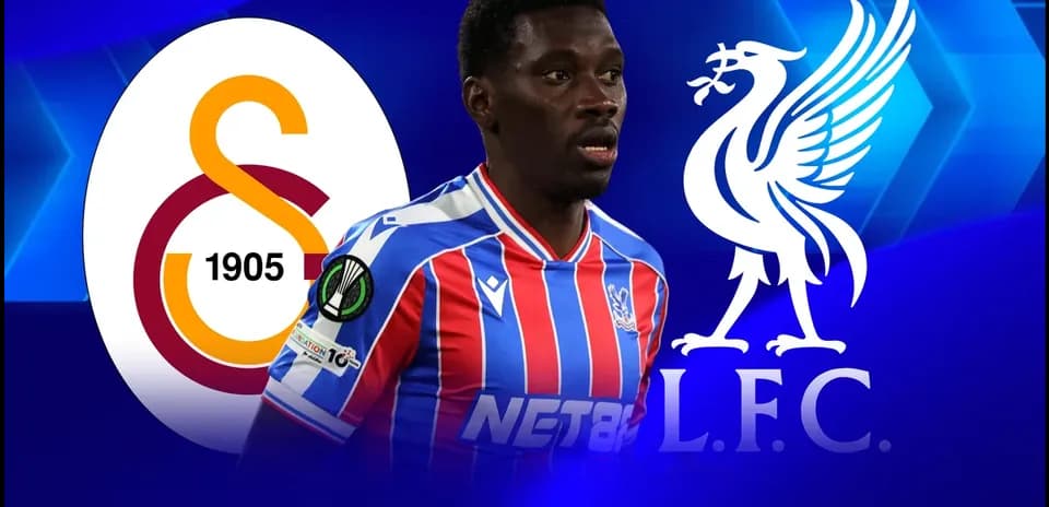 Jugador en uniforme de Crystal Palace con logos de equipos