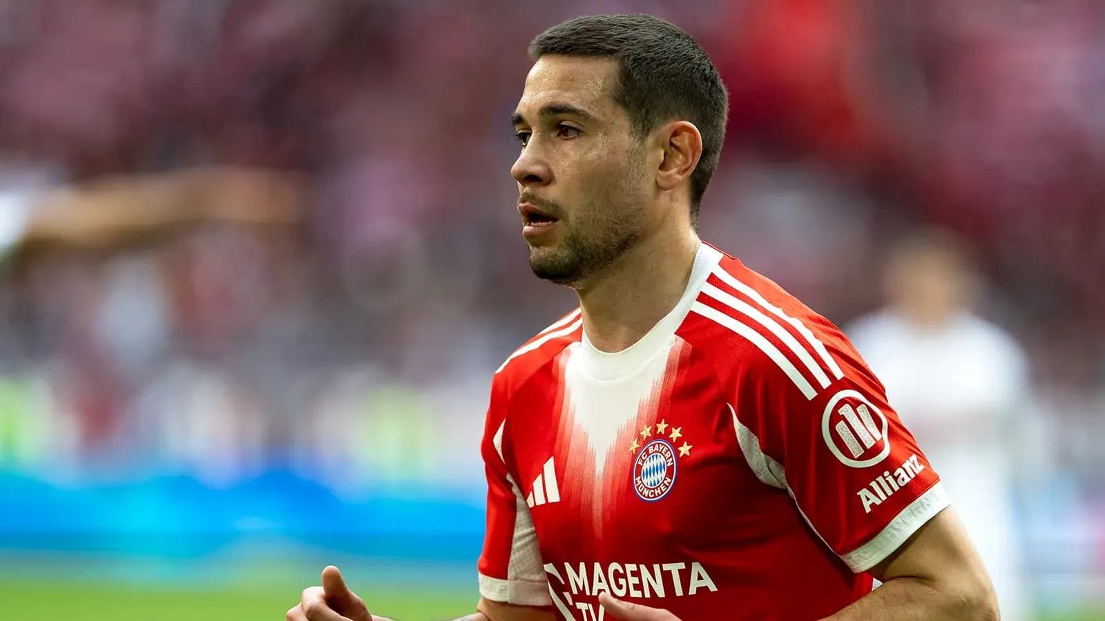 Jugador de Bayern Múnich en acción durante partido