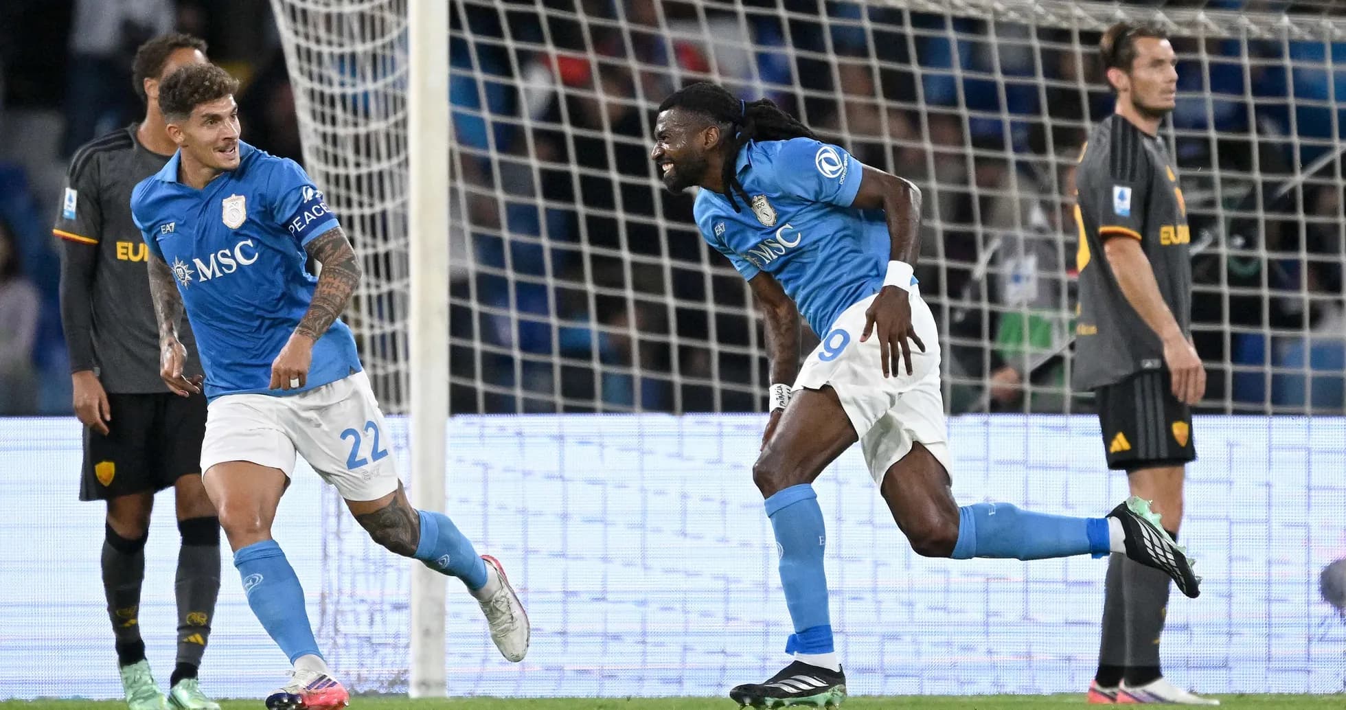 Jugadores de Napoli celebrando un gol