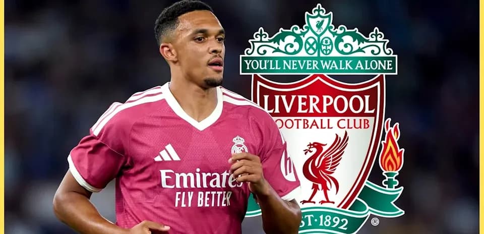 Jugador corriendo con camiseta de Liverpool y escudo