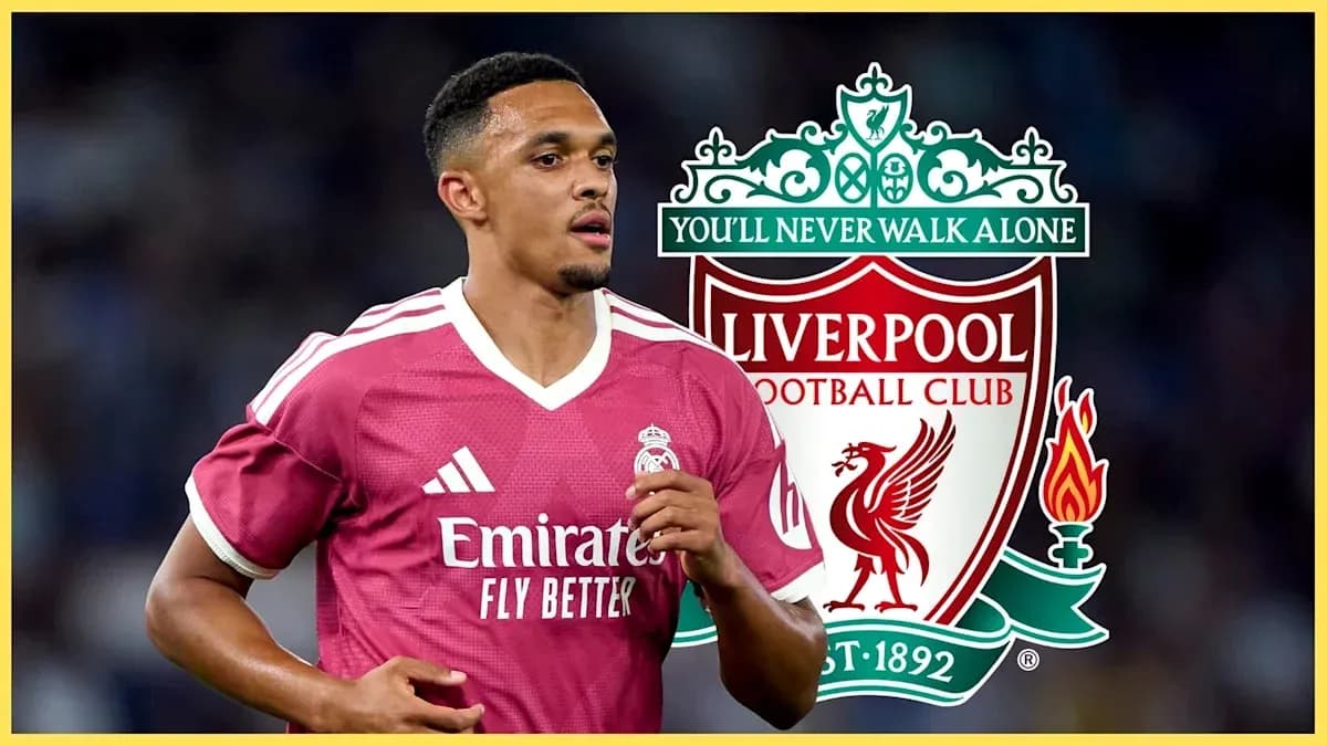 Jugador corriendo con camiseta de Liverpool y escudo