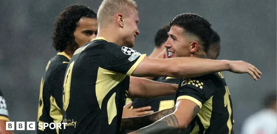Jugadores celebrando un gol en partido de fútbol