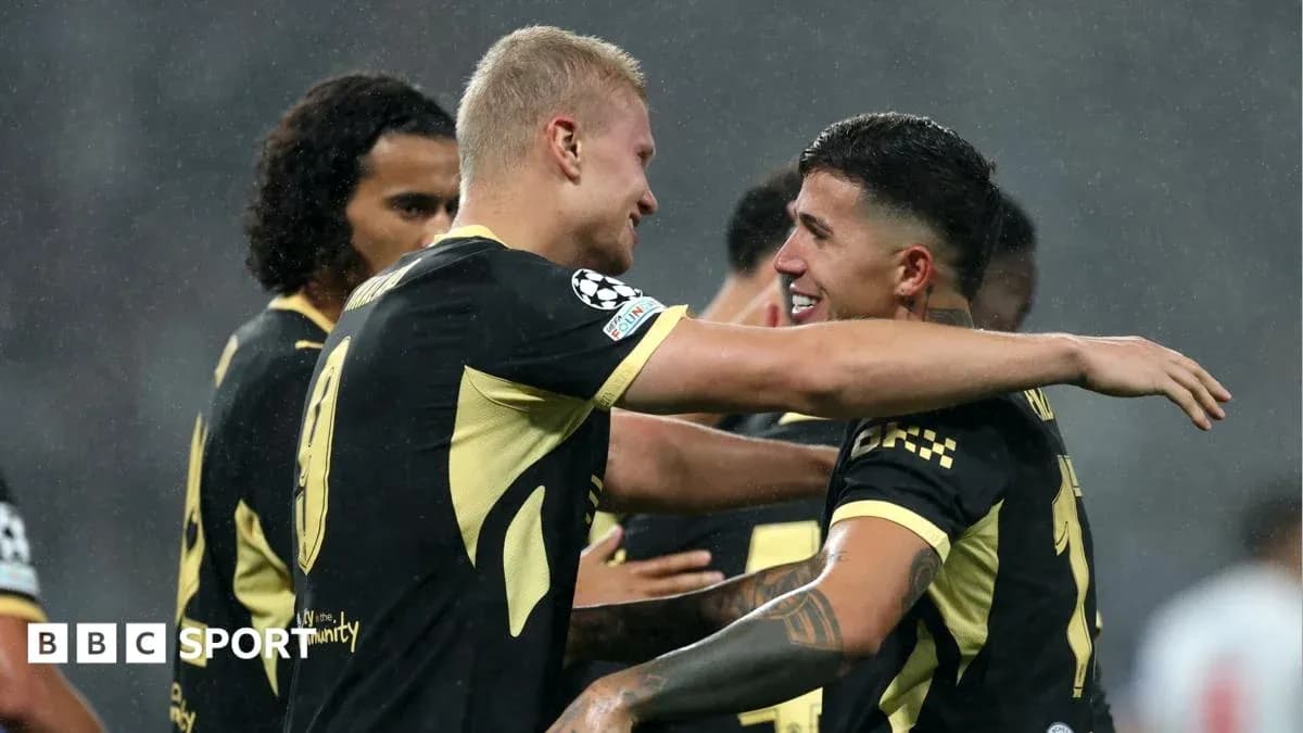 Jugadores celebrando un gol en partido de fútbol