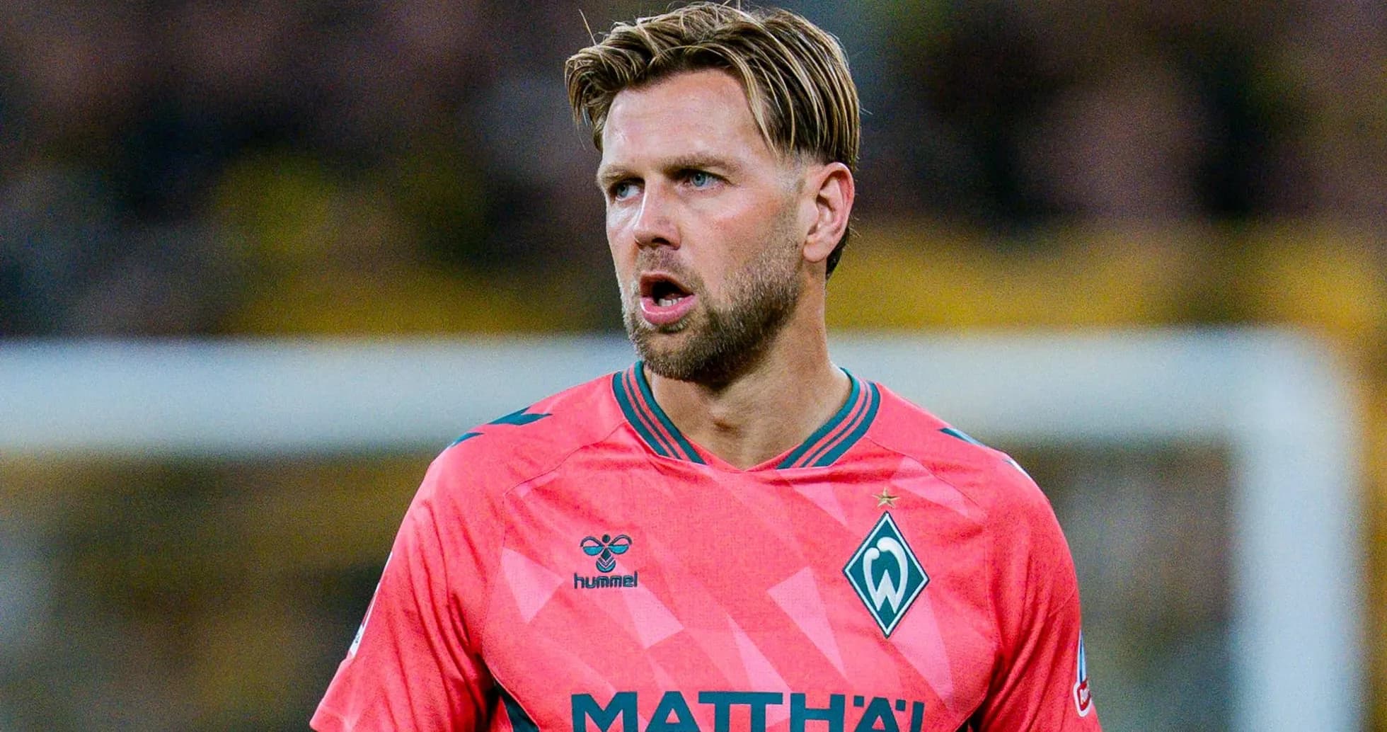 Portero de Werder Bremen en partido de fútbol