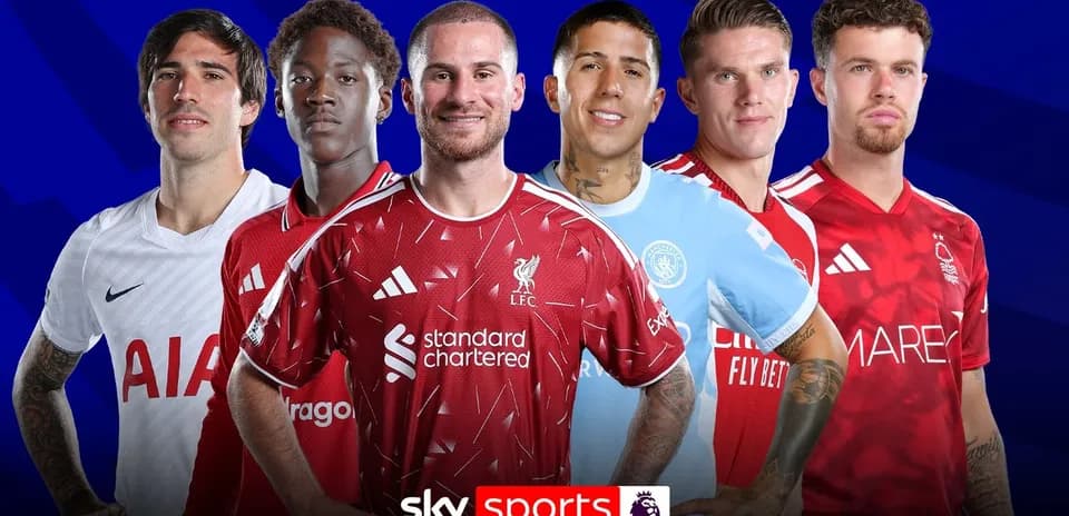 Jugadores de fútbol en camisetas de equipos diferentes