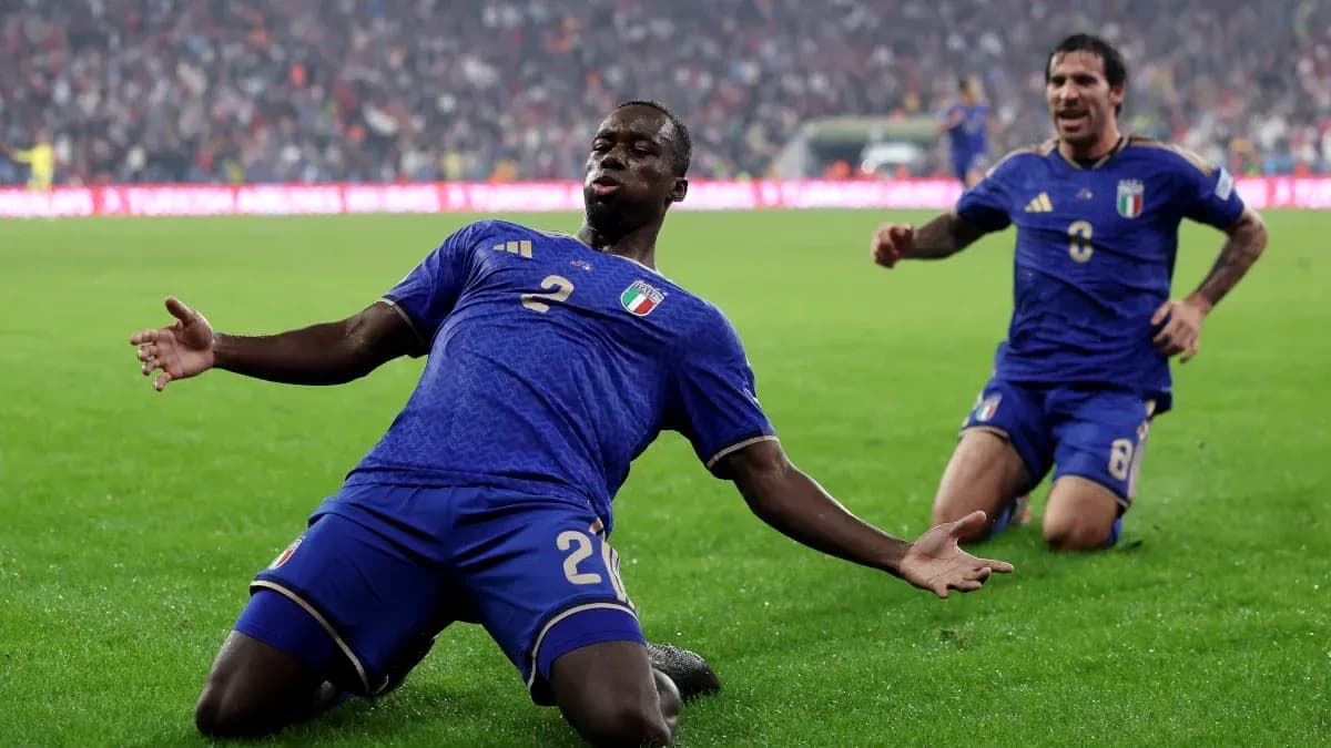 Jugadores de Italia celebrando un gol en el campo