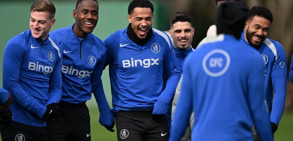 Jugadores riendo durante la sesión de entrenamiento