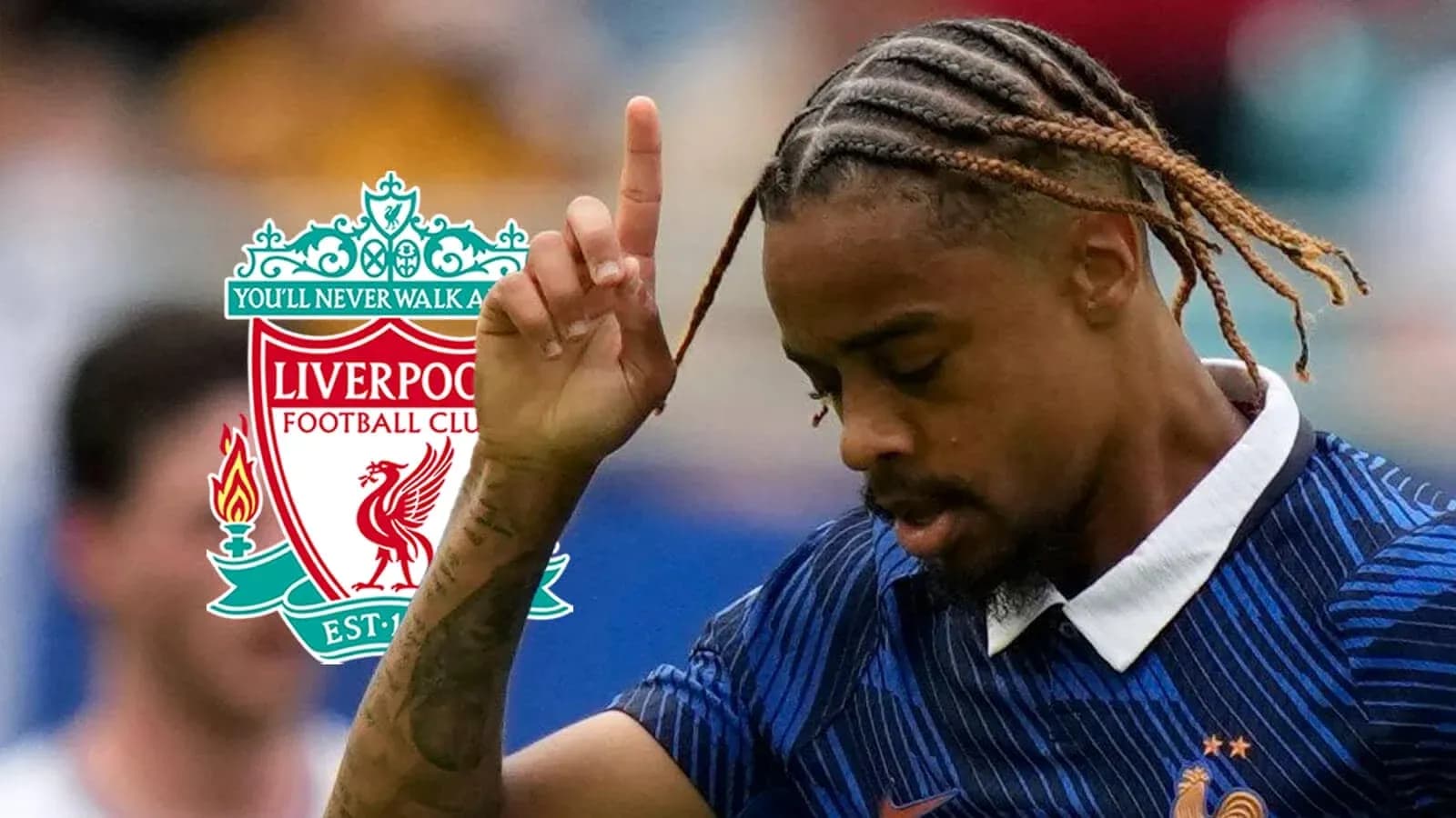 Jugador de Francia con camiseta de Liverpool durante partido