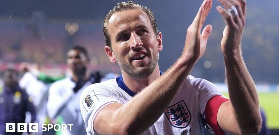 Jugador de Inglaterra aplaudiendo tras el partido