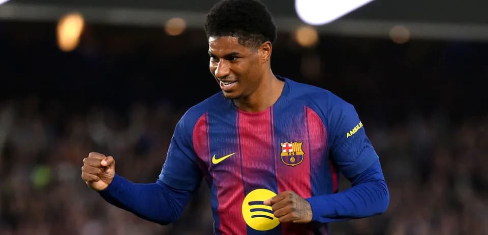 Jugador del Barcelona celebrando un gol en el campo