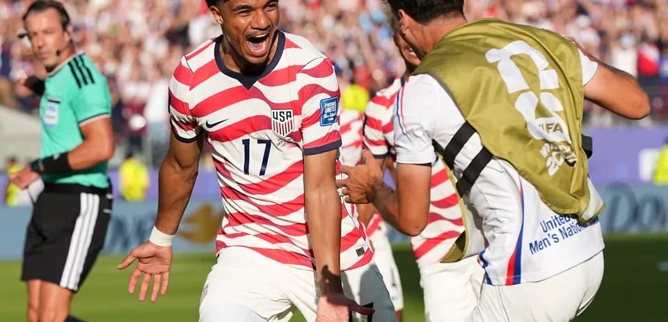 Jugadores de Estados Unidos celebrando un gol