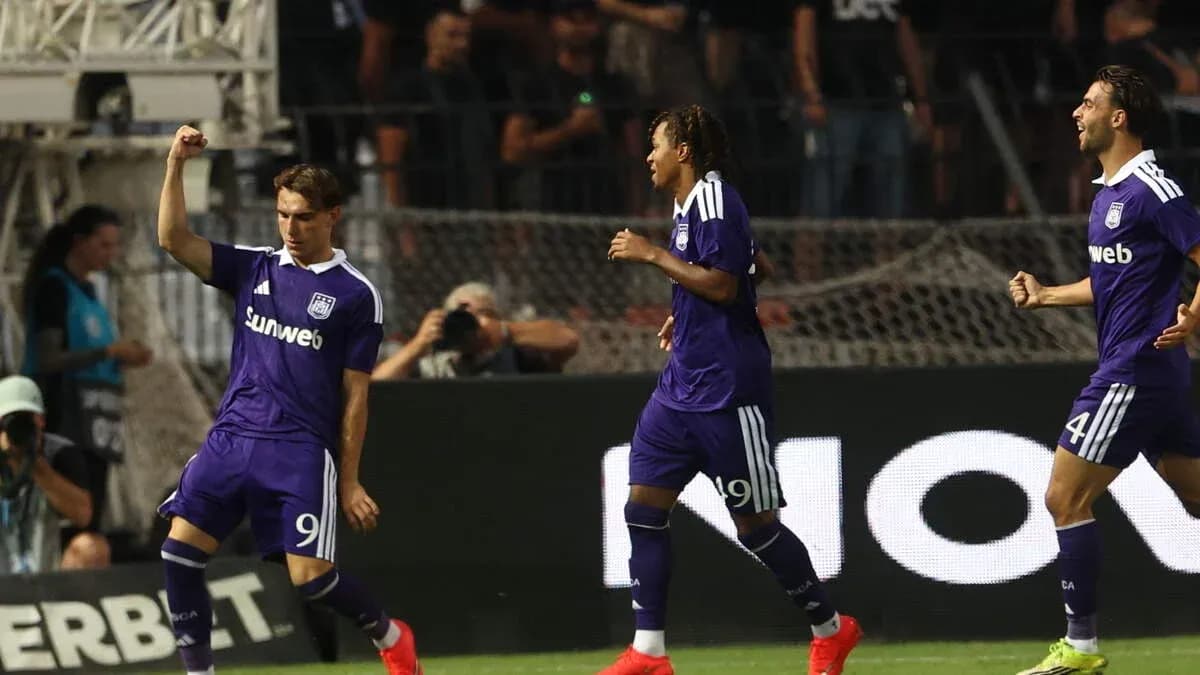 Jugadores de Anderlecht celebrando un gol