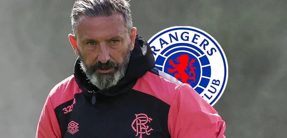 Entrenador de Rangers durante la sesión de entrenamiento